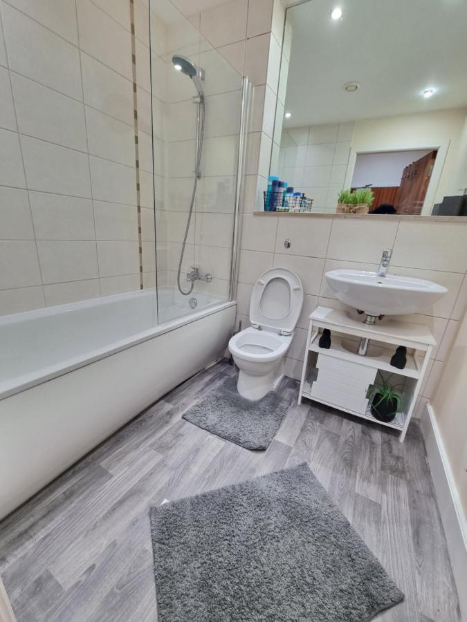 2 Bedroom - City Centre Location - Perfect For Family'S Bradford  Exteriör bild